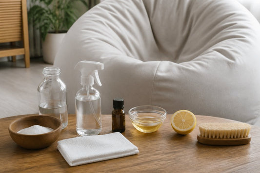 5 produits naturels pour nettoyer votre pouf en 2026