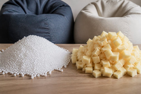 Billes vs mousse pour pouf : quel rembourrage choisir?